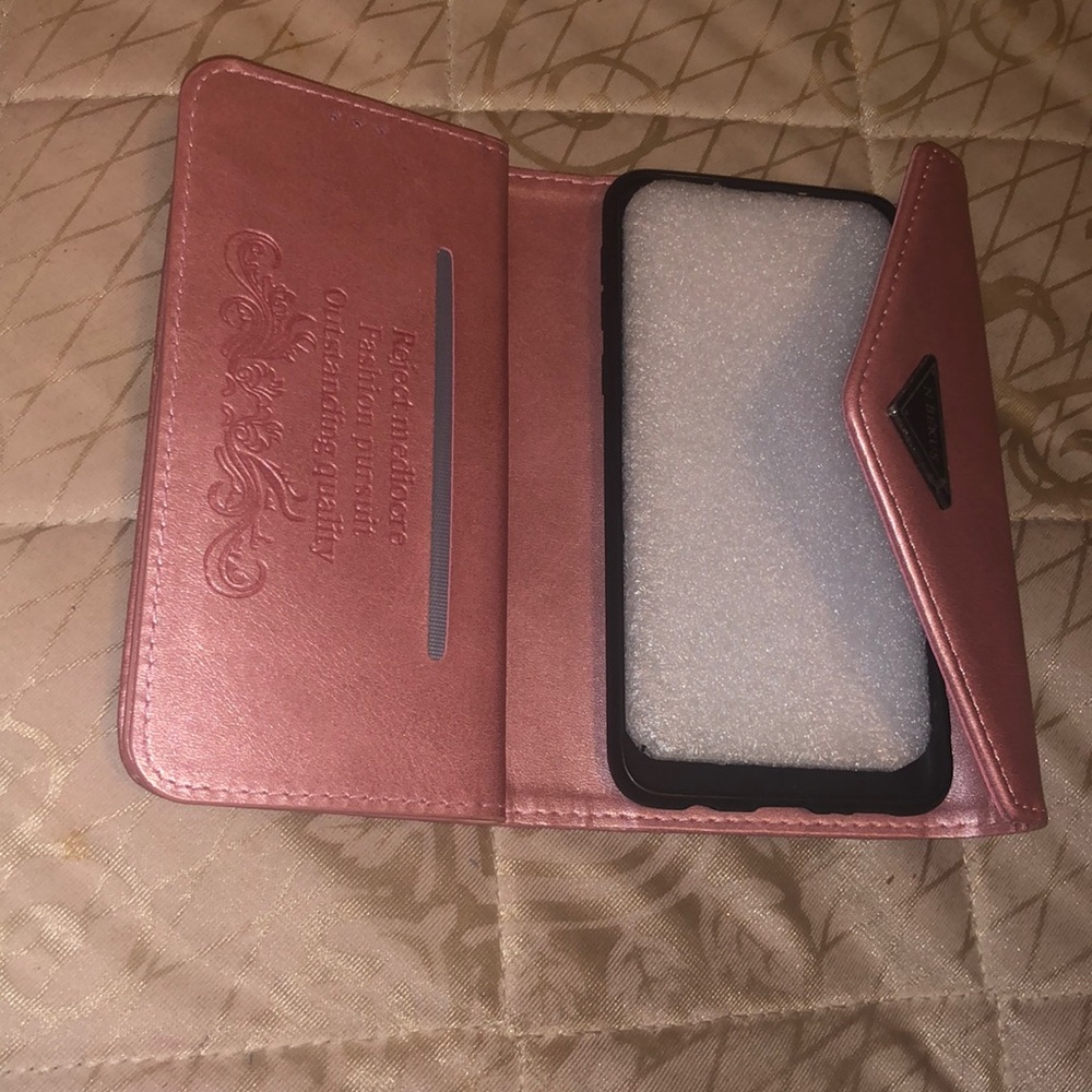 Phone case - Picture 2 of 4
